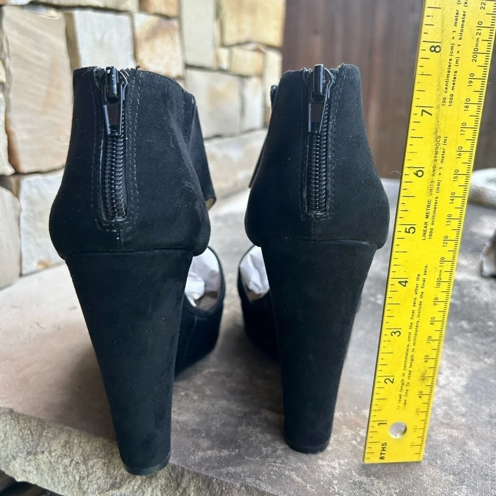 Carlos by Carlos Santana Brynn Black platform wedge sandal w/back zip Sz-10.  P‎